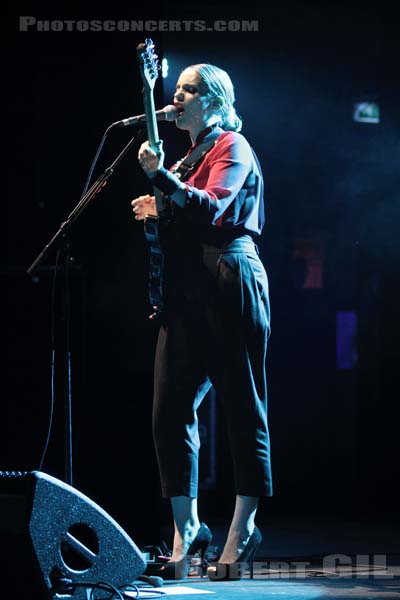 ANNA CALVI - 2011-11-07 - PARIS - Olympia - 